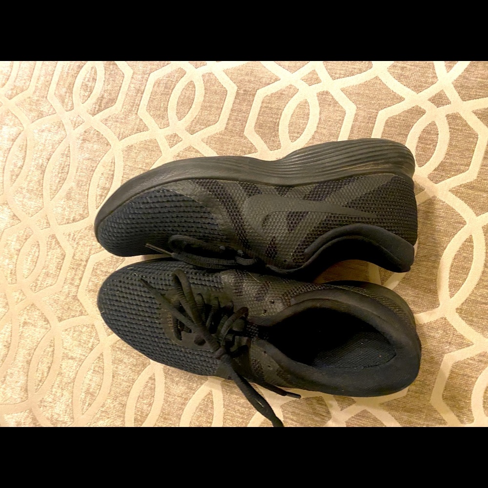 Nike revolution